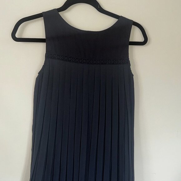 Sisley Sleeveless Pleated A-Line Dress - Picture 2 of 7